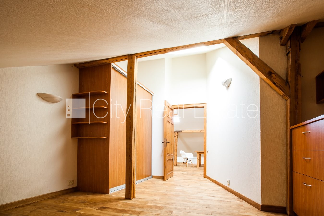 Объявление. Фасадный дом, место для машины, лестничная клетка после косметического ремонта, изолированные Цена: 189000 EUR Foto #14