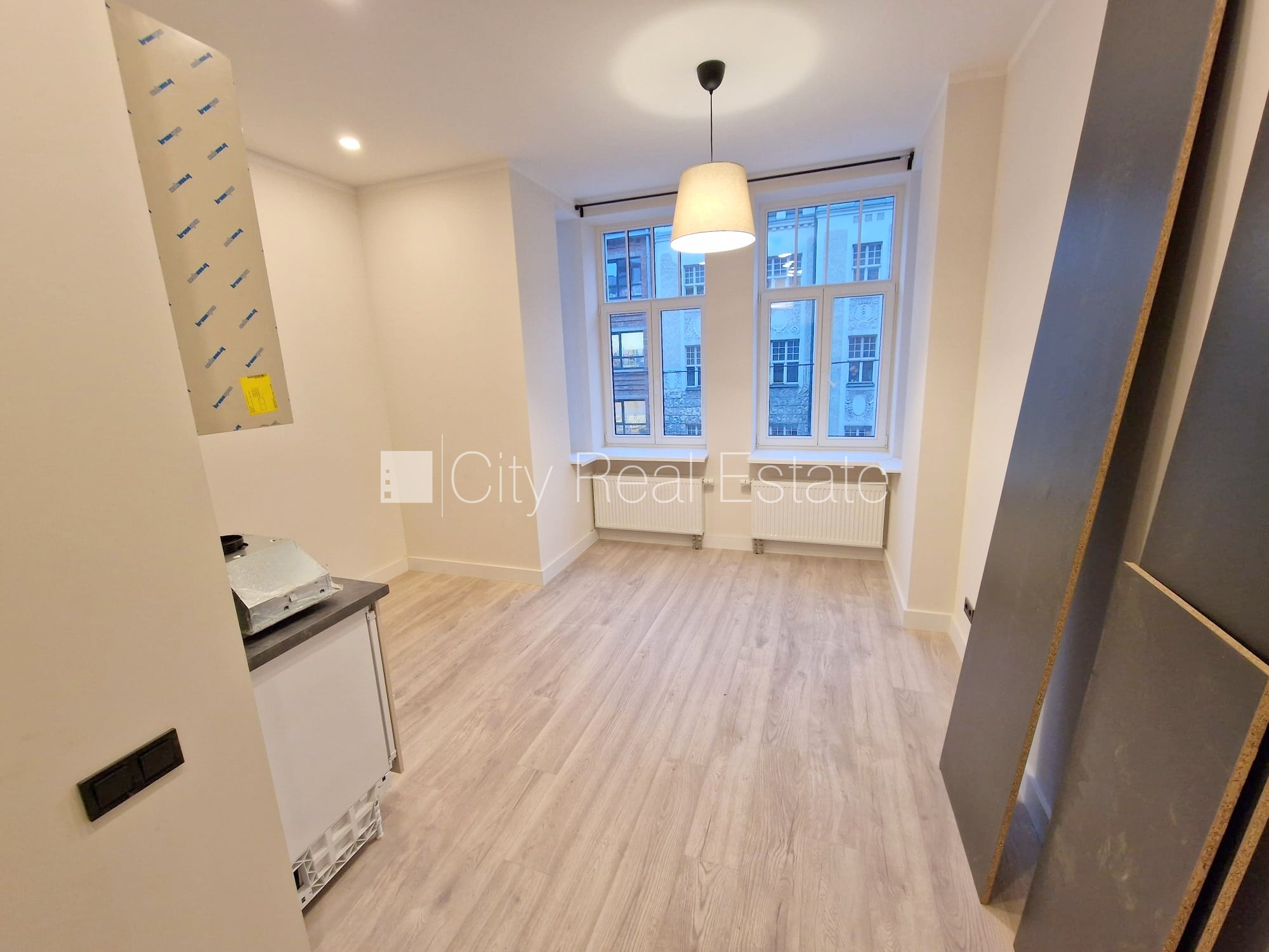 Sludinājumi. Projekts - Matīsa 38, fasādes māja, renovēta māja, slēgts pagalms, ieeja no ielas, kāpņu telpa pēc Cena: 320 EUR/mēn Foto #4