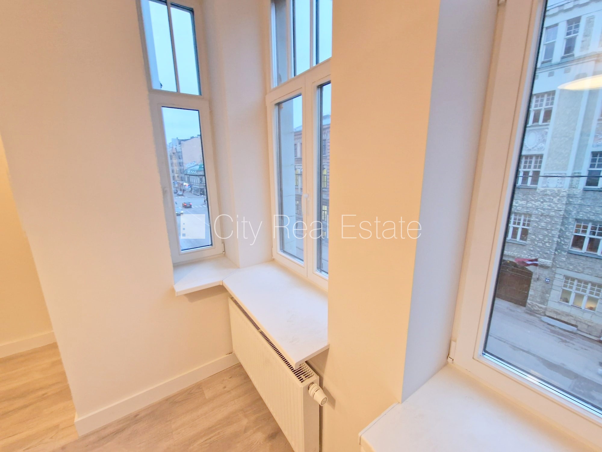 Sludinājumi. Projekts - Matīsa 38, fasādes māja, renovēta māja, slēgts pagalms, ieeja no ielas, kāpņu telpa pēc Cena: 320 EUR/mēn Foto #5