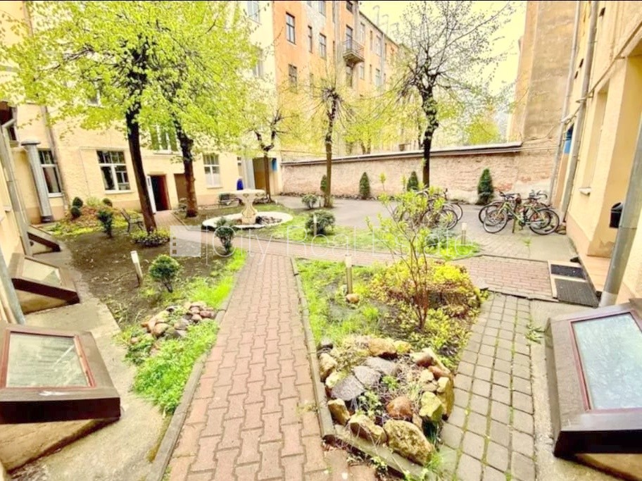Sludinājumi. Projekts - Matīsa 38, fasādes māja, renovēta māja, slēgts pagalms, ieeja no ielas, kāpņu telpa pēc Cena: 320 EUR/mēn Foto #12