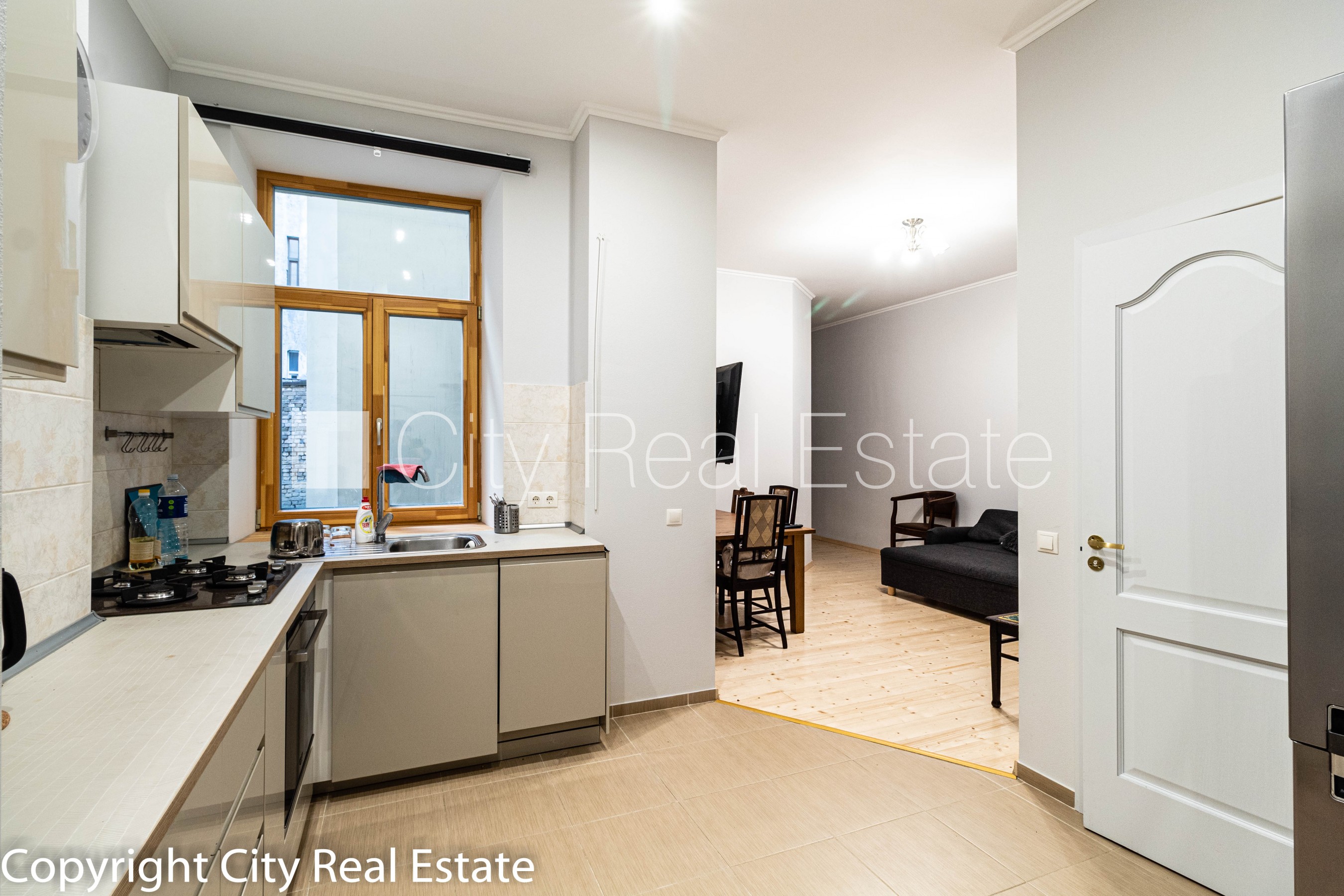 Sludinājumi. Pagalma māja, renovēta māja, slēgts pagalms, guļamistabu skaits 3 gab., studio tipa, virtuve Cena: 1200 EUR/mēn Foto #15