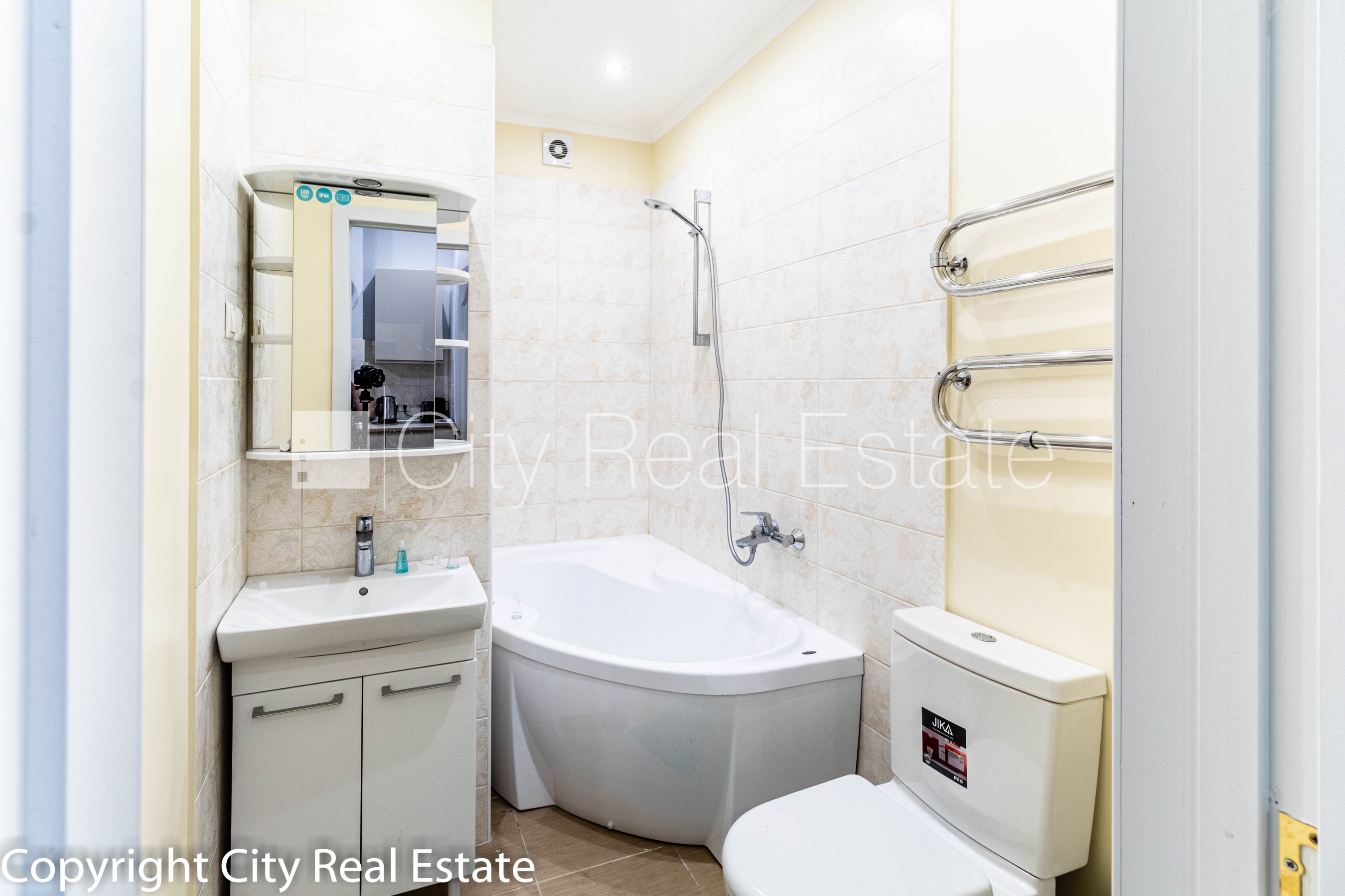 Sludinājumi. Pagalma māja, renovēta māja, slēgts pagalms, guļamistabu skaits 3 gab., studio tipa, virtuve Cena: 1200 EUR/mēn Foto #18