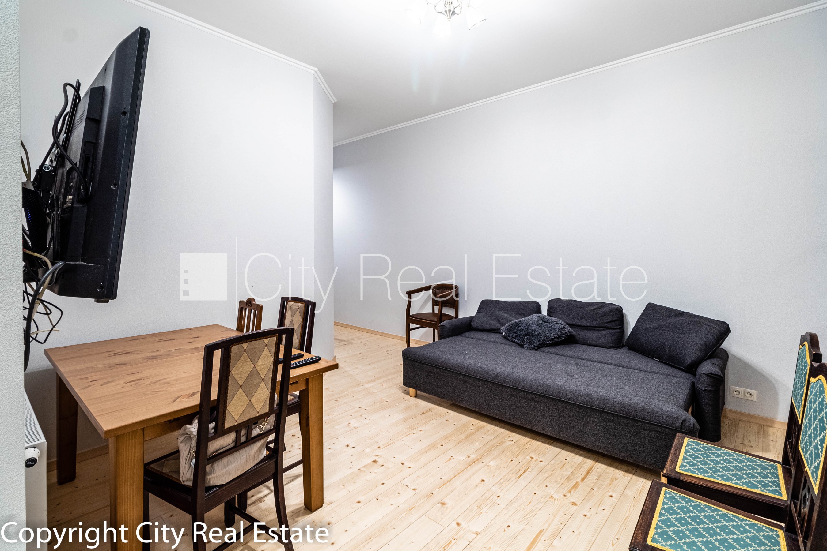 Sludinājumi. Pagalma māja, renovēta māja, slēgts pagalms, guļamistabu skaits 3 gab., studio tipa, virtuve Cena: 1200 EUR/mēn Foto #2