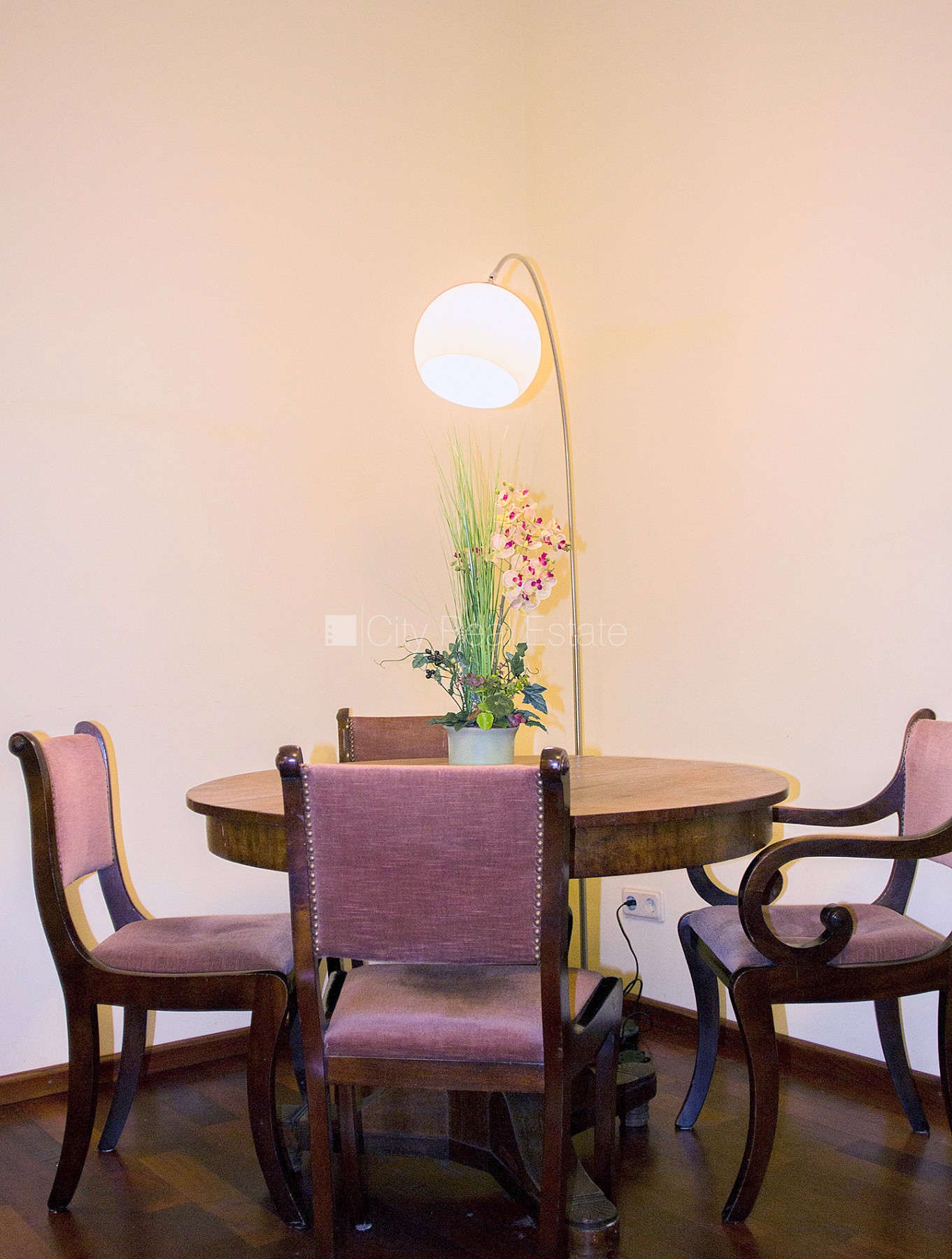 Sludinājumi. Pagalma māja, renovēta māja, slēgts pagalms, pagalmā bērnu spēļu laukums, ir lifts, kāpņu telpa pēc Cena: 900 EUR/mēn Foto #12