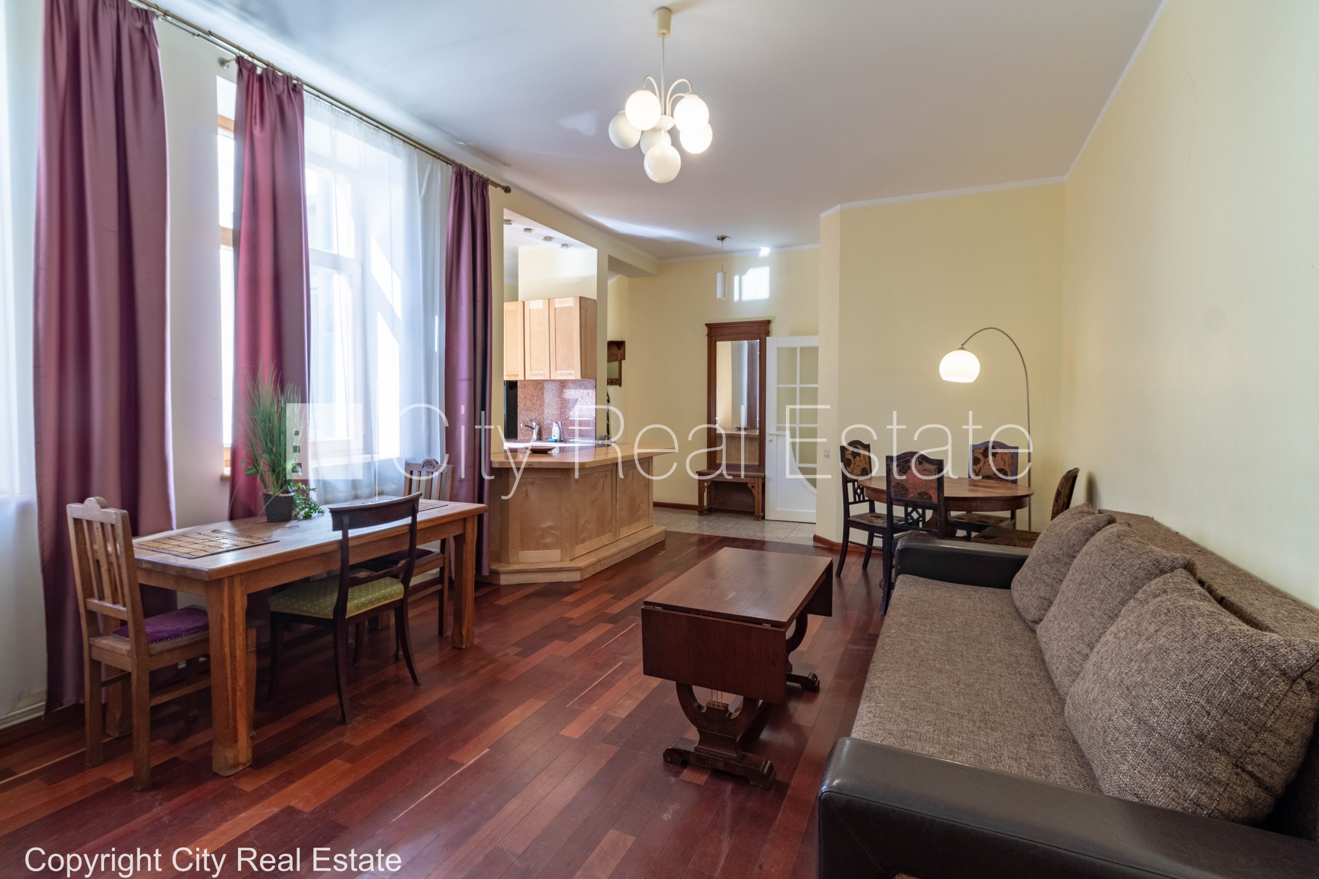 Sludinājumi. Šo dzīvokli izīrē pa diennaktīm (īstermiņa īre), īres cena sludinājumā norādīta par vienu diennakts Cena: 90 EUR/mēn Foto #1