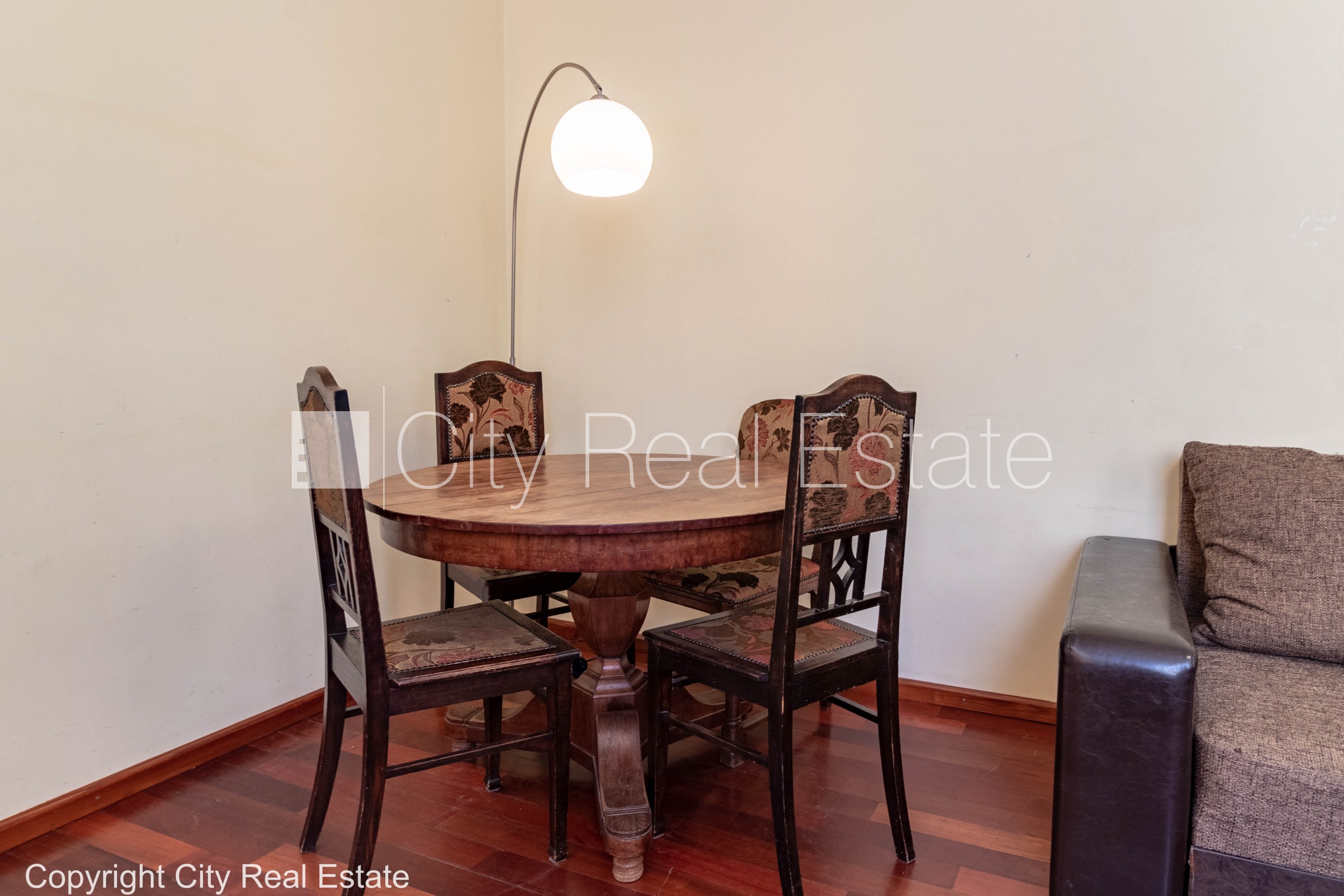 Sludinājumi. Šo dzīvokli izīrē pa diennaktīm (īstermiņa īre), īres cena sludinājumā norādīta par vienu diennakts Cena: 90 EUR/mēn Foto #2