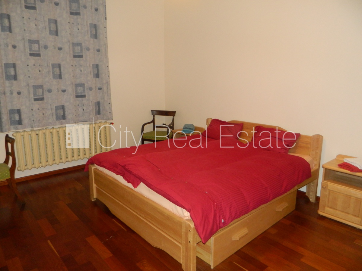 Sludinājumi. Pagalma māja, renovēta māja, slēgts pagalms, pagalmā bērnu spēļu laukums, ir lifts, kāpņu telpa pēc Cena: 900 EUR/mēn Foto #9