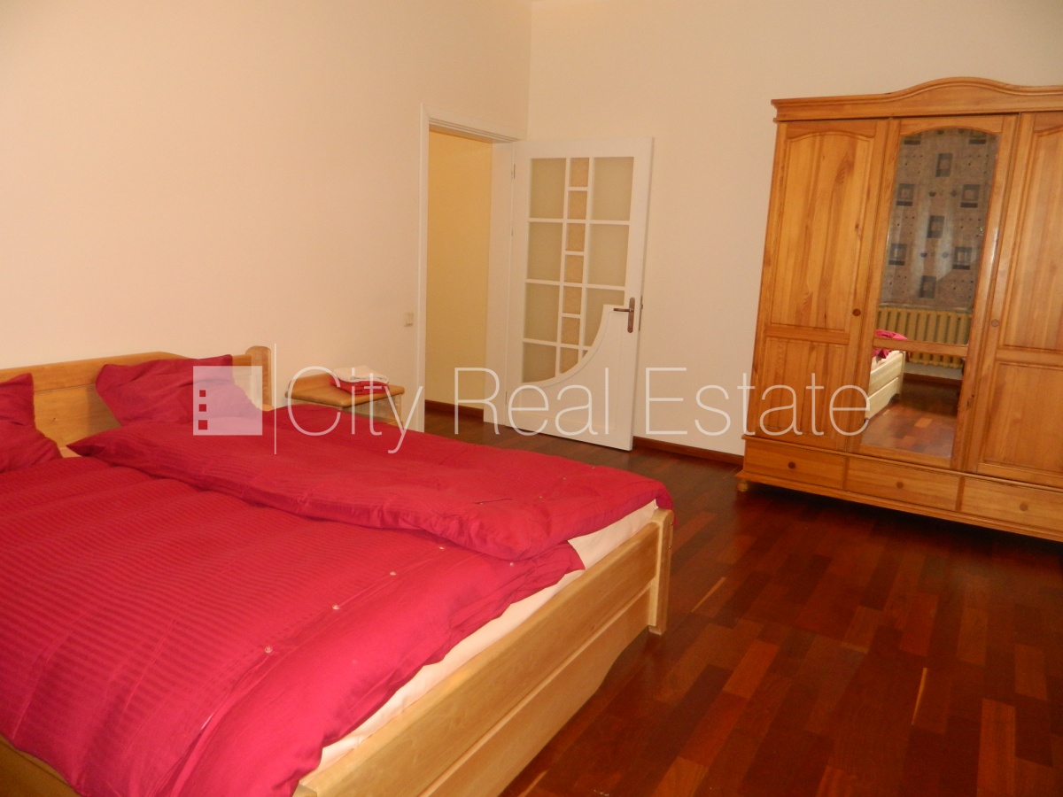 Sludinājumi. Pagalma māja, renovēta māja, slēgts pagalms, pagalmā bērnu spēļu laukums, ir lifts, kāpņu telpa pēc Cena: 900 EUR/mēn Foto #10