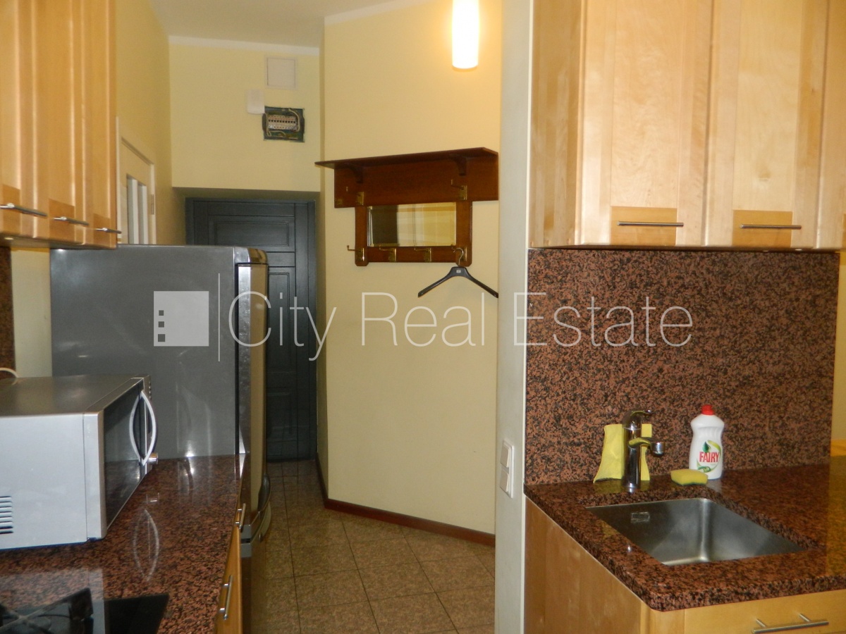 Sludinājumi. Pagalma māja, renovēta māja, slēgts pagalms, pagalmā bērnu spēļu laukums, ir lifts, kāpņu telpa pēc Cena: 900 EUR/mēn Foto #23