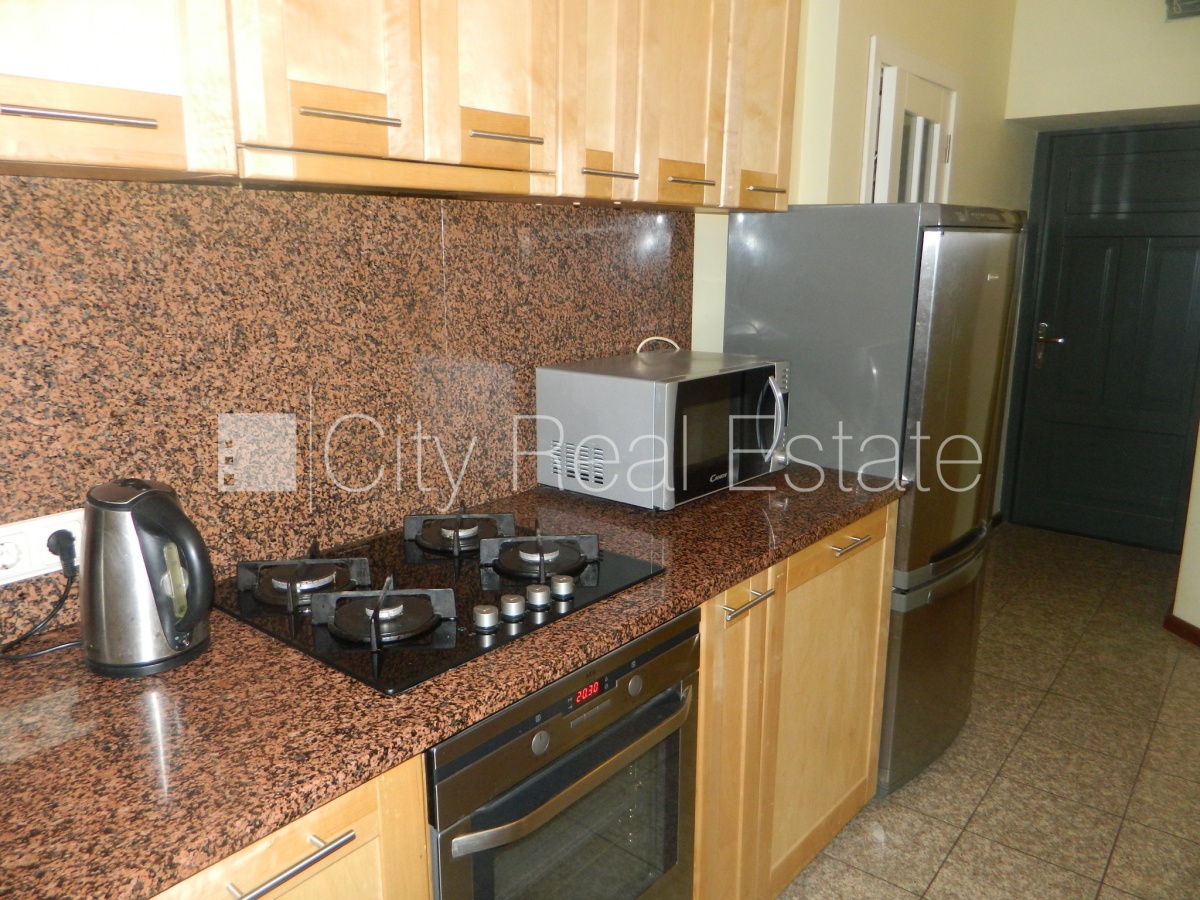 Sludinājumi. Pagalma māja, renovēta māja, slēgts pagalms, pagalmā bērnu spēļu laukums, ir lifts, kāpņu telpa pēc Cena: 900 EUR/mēn Foto #22