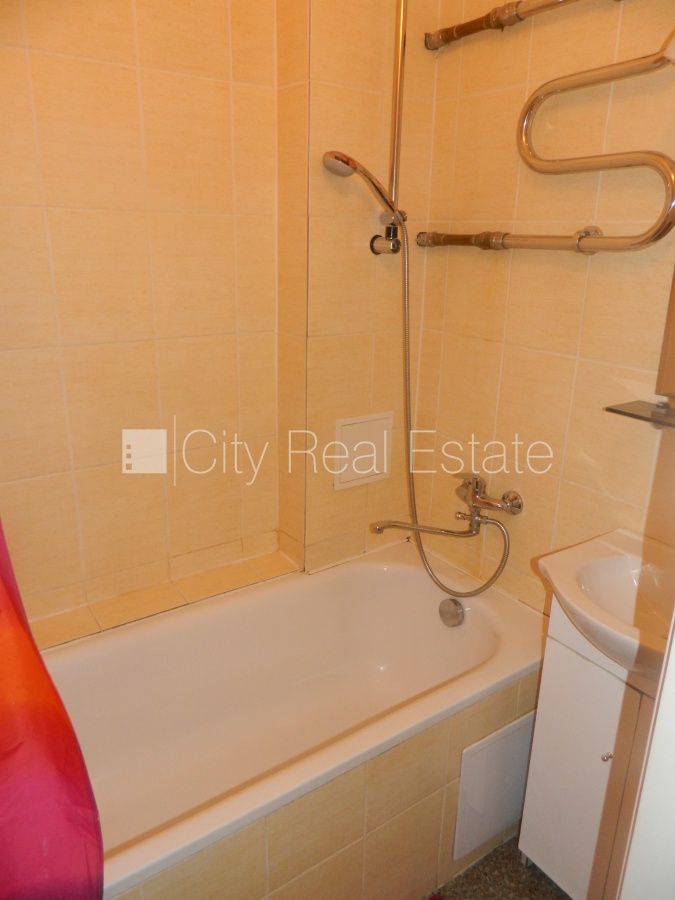 Sludinājumi. Pagalma māja, renovēta māja, slēgts pagalms, pagalmā bērnu spēļu laukums, ir lifts, kāpņu telpa pēc Cena: 900 EUR/mēn Foto #25