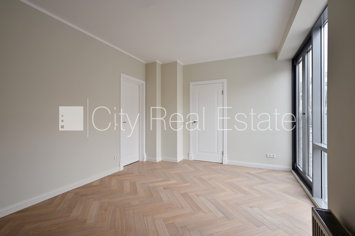 Sludinājumi. Projekts - Kalpaka Residence, ieeja no pagalma, balkons, terase, istabas izolētas 2 gab., istabas Cena: 410000 EUR Foto #9