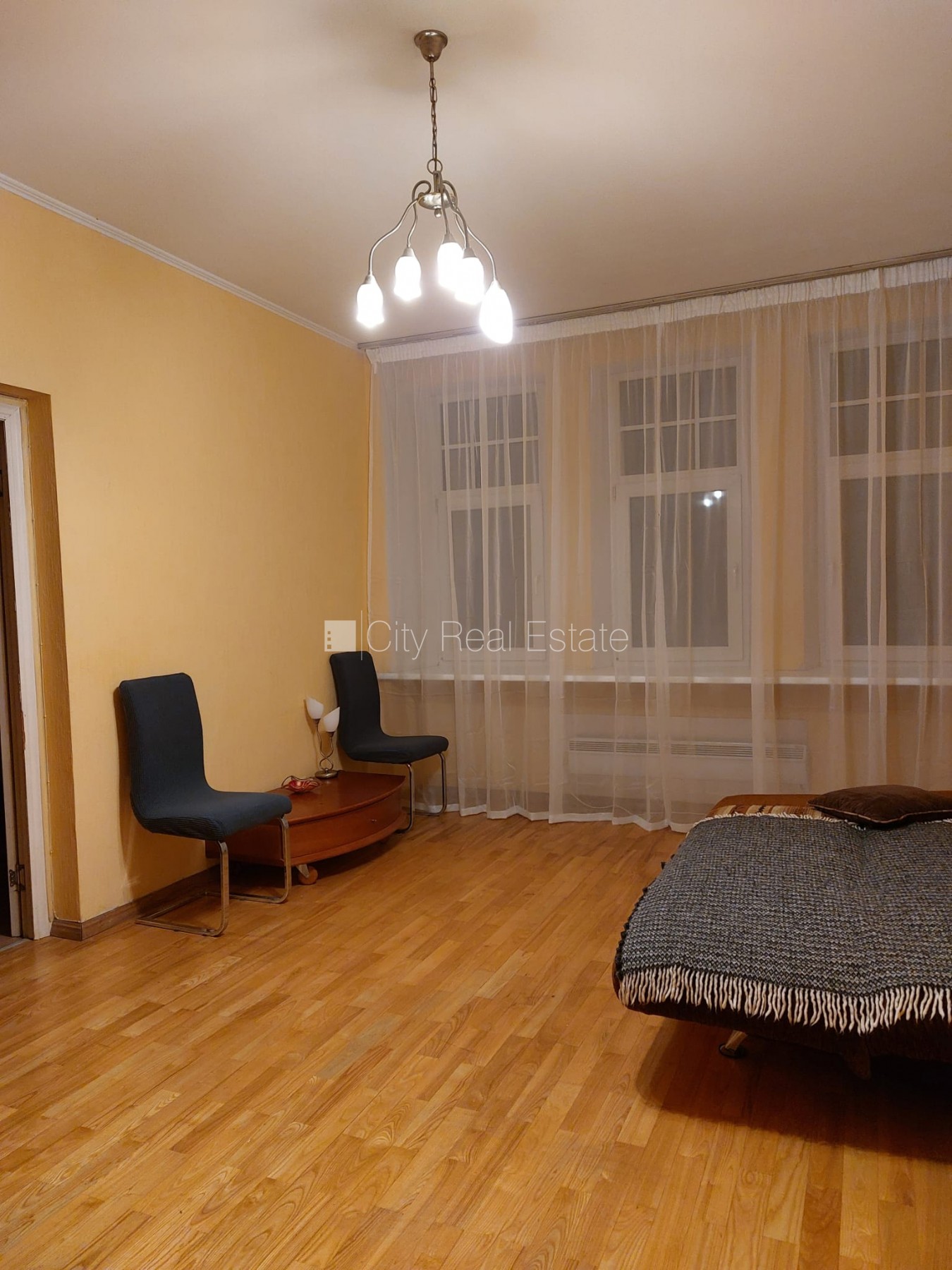 Sludinājumi. Fasādes māja, restaurēta māja, vieta automašīnai, kāpņu telpa pēc kosmētiskā remonta, logi vērsti Cena: 1000 EUR/mēn Foto #9