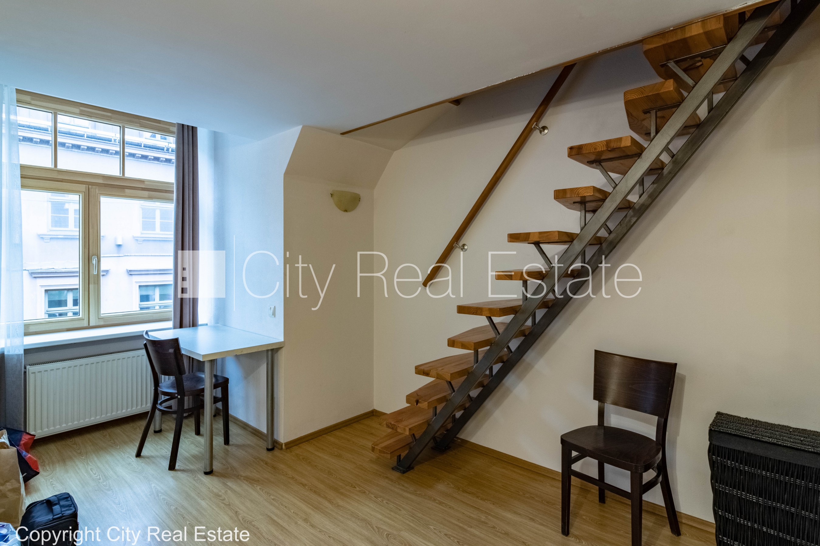 Sludinājumi. Fasādes māja, restaurēta māja, ieeja no ielas, mansards, logi vērsti mājas abās pusēs, divstāvīgs, Cena: 800 EUR/mēn Foto #7