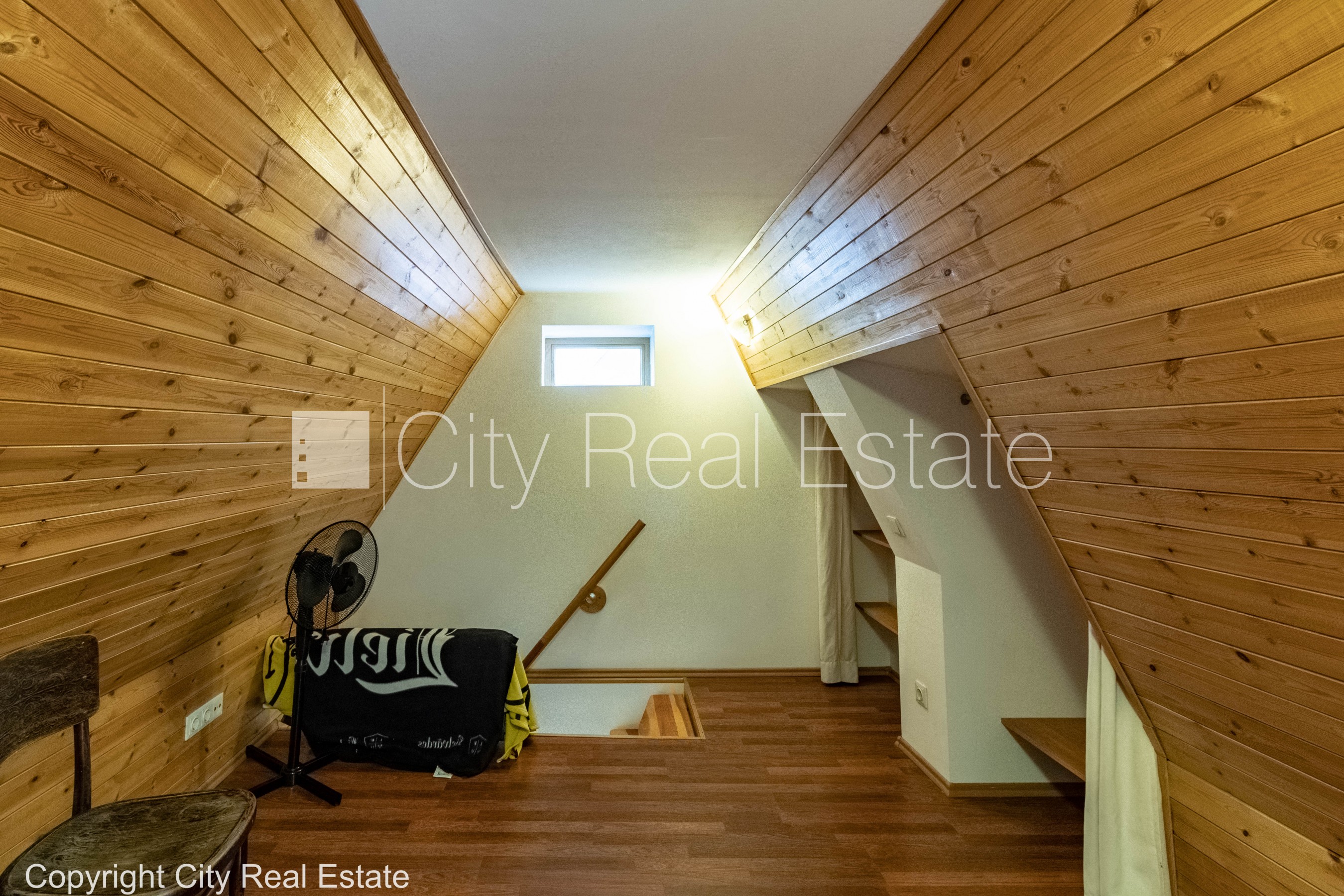 Sludinājumi. Fasādes māja, restaurēta māja, ieeja no ielas, mansards, logi vērsti mājas abās pusēs, divstāvīgs, Cena: 800 EUR/mēn Foto #10