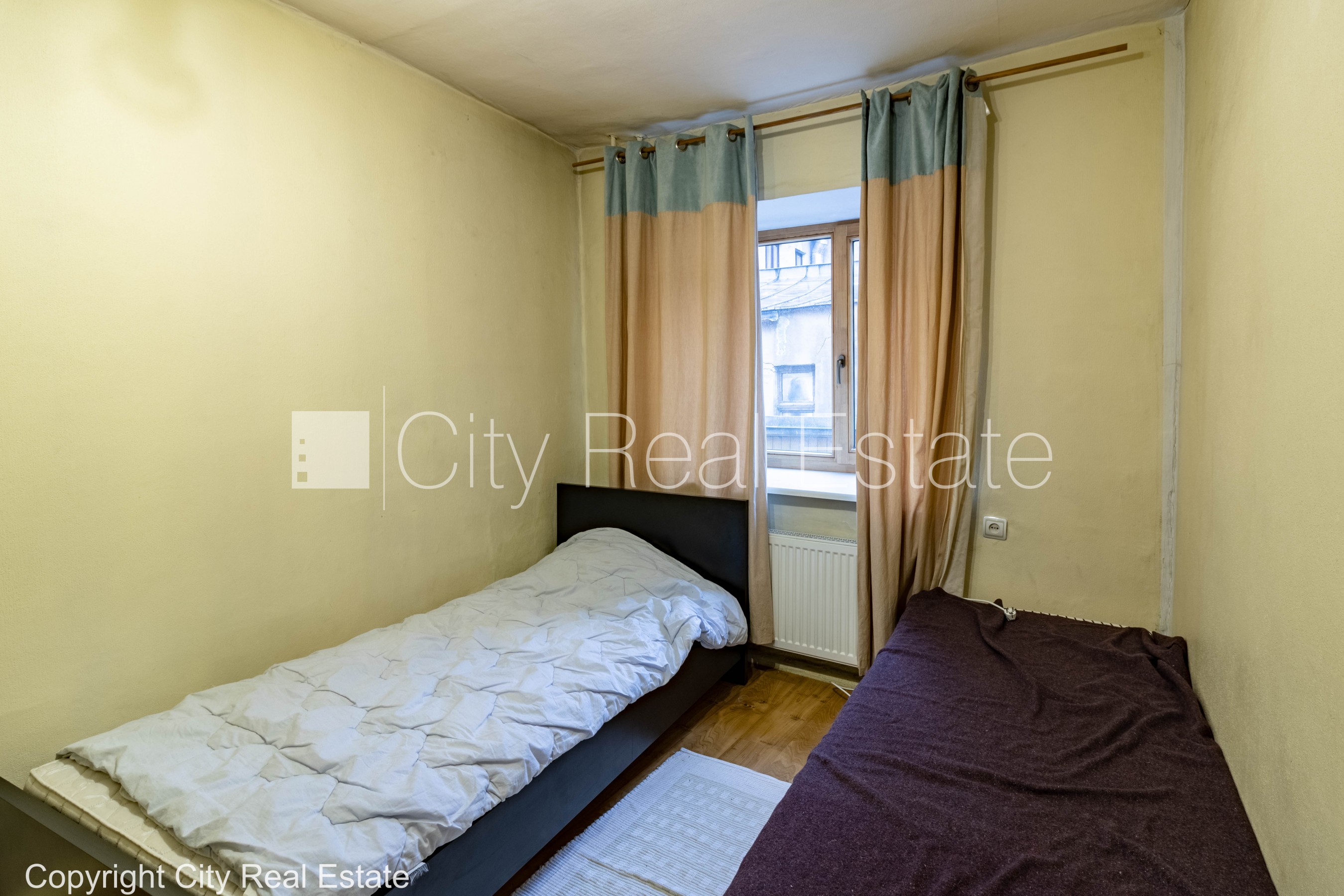 Sludinājumi. Fasādes māja, renovēta māja, ieeja no ielas, kāpņu telpa pēc kosmētiskā remonta, logi vērsti mājas Cena: 1200 EUR/mēn Foto #11