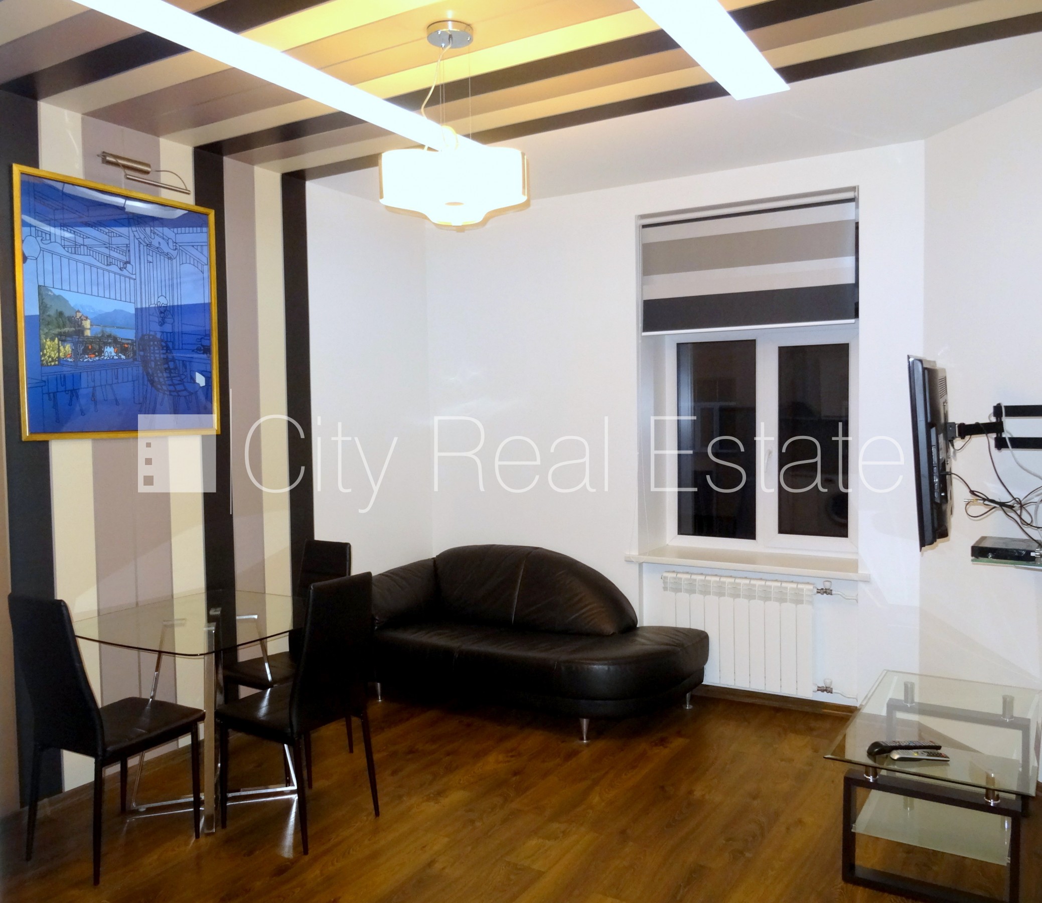 Sludinājumi. Projekts - Aleksandra Čaka 33, pagalma ēka, renovēta māja, labiekārtots apzaļumots pagalms, kāpņu Cena: 400 EUR/mēn Foto #5