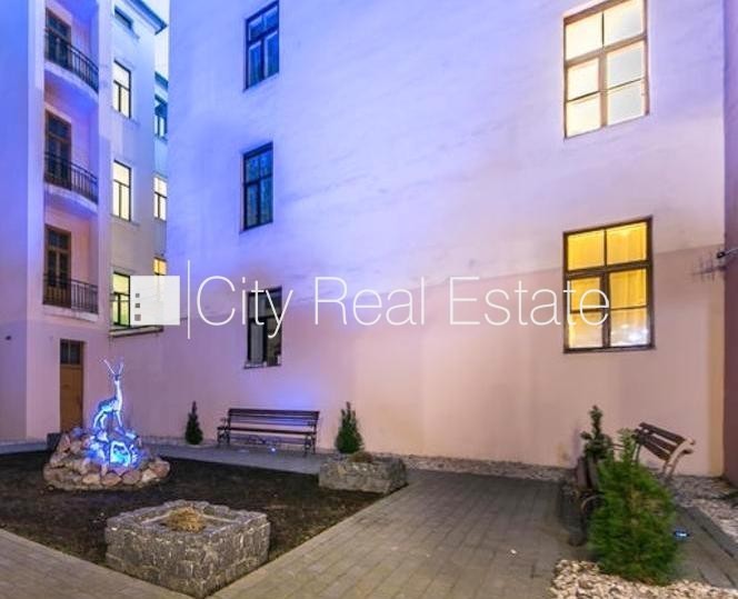 Sludinājumi. Projekts - Aleksandra Čaka 33, pagalma ēka, renovēta māja, labiekārtots apzaļumots pagalms, kāpņu Cena: 400 EUR/mēn Foto #11