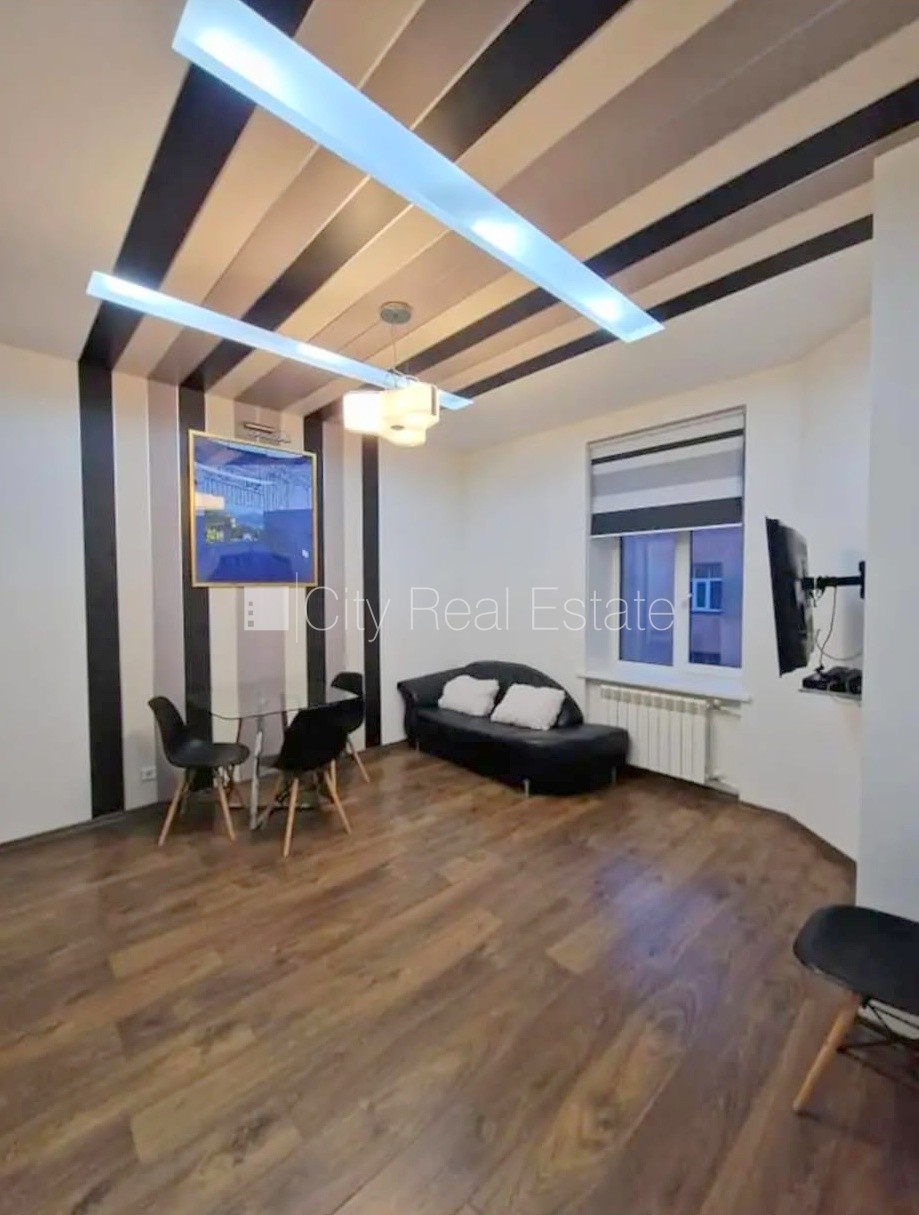 Sludinājumi. Projekts - Aleksandra Čaka 33, pagalma ēka, renovēta māja, labiekārtots apzaļumots pagalms, kāpņu Cena: 400 EUR/mēn Foto #3