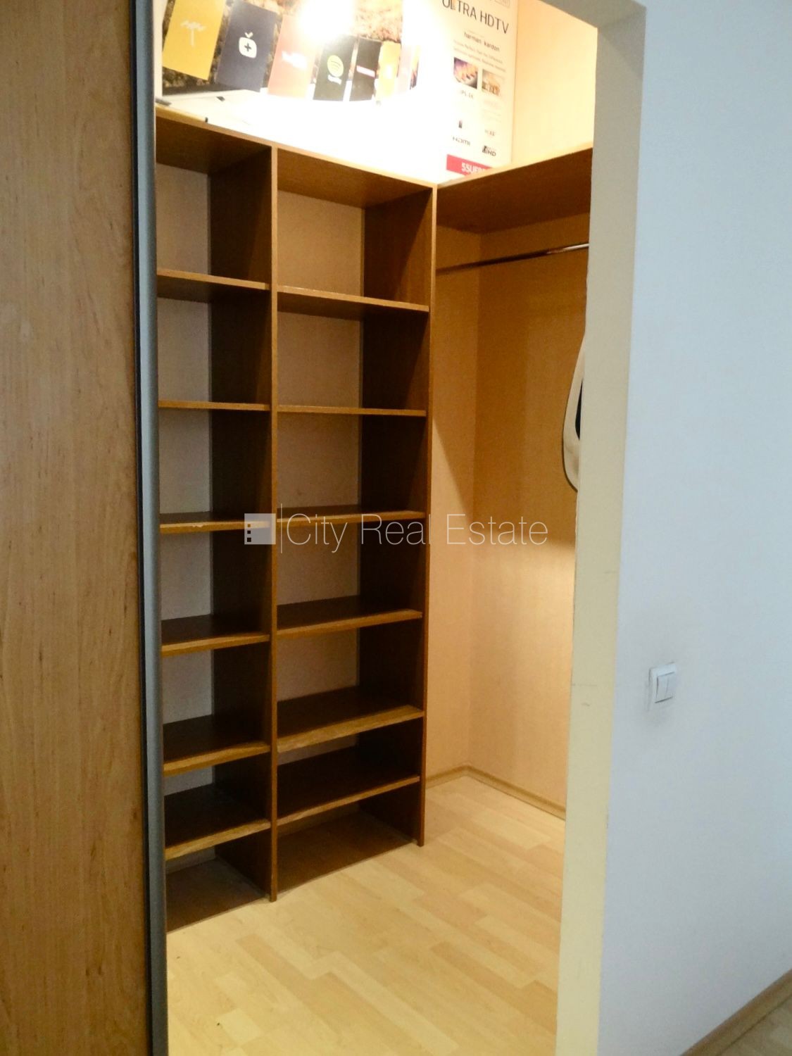 Sludinājumi. Pagalma māja, labiekārtota apzaļumota teritorija, iežogota teritorija ar metāla sētu, ieeja no Cena: 500 EUR/mēn Foto #11
