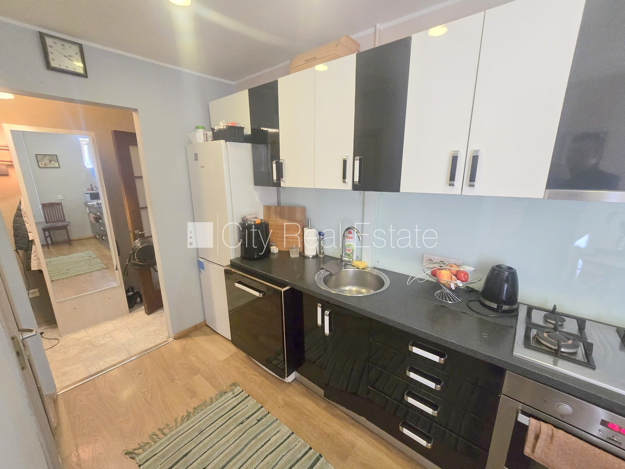 Sludinājumi. Zeme īpašumā, pagalma māja, slēgts pagalms, slēgta teritorija, vieta automašīnai, ieeja no pagalma, Cena: 93000 EUR Foto #2