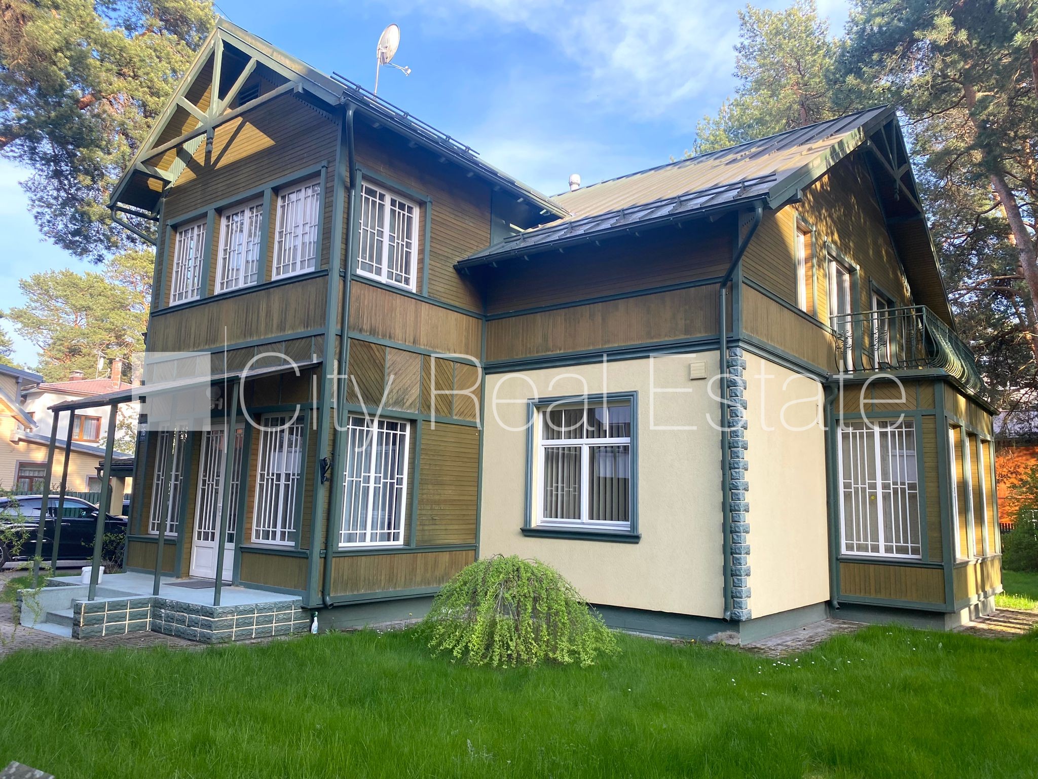 Объявление. Благоустроенная озеленённая территория, закрытая территория, гараж на одну машину, два балкона, Цена: 700000 EUR Foto #3