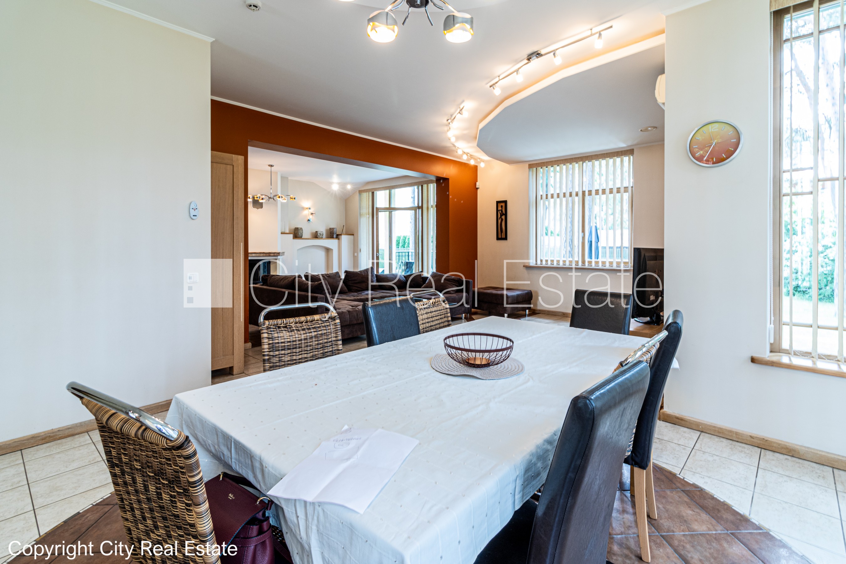 Объявление. Благоустроенная озеленённая территория, закрытая территория, гараж на одну машину, два балкона, Цена: 700000 EUR Foto #10