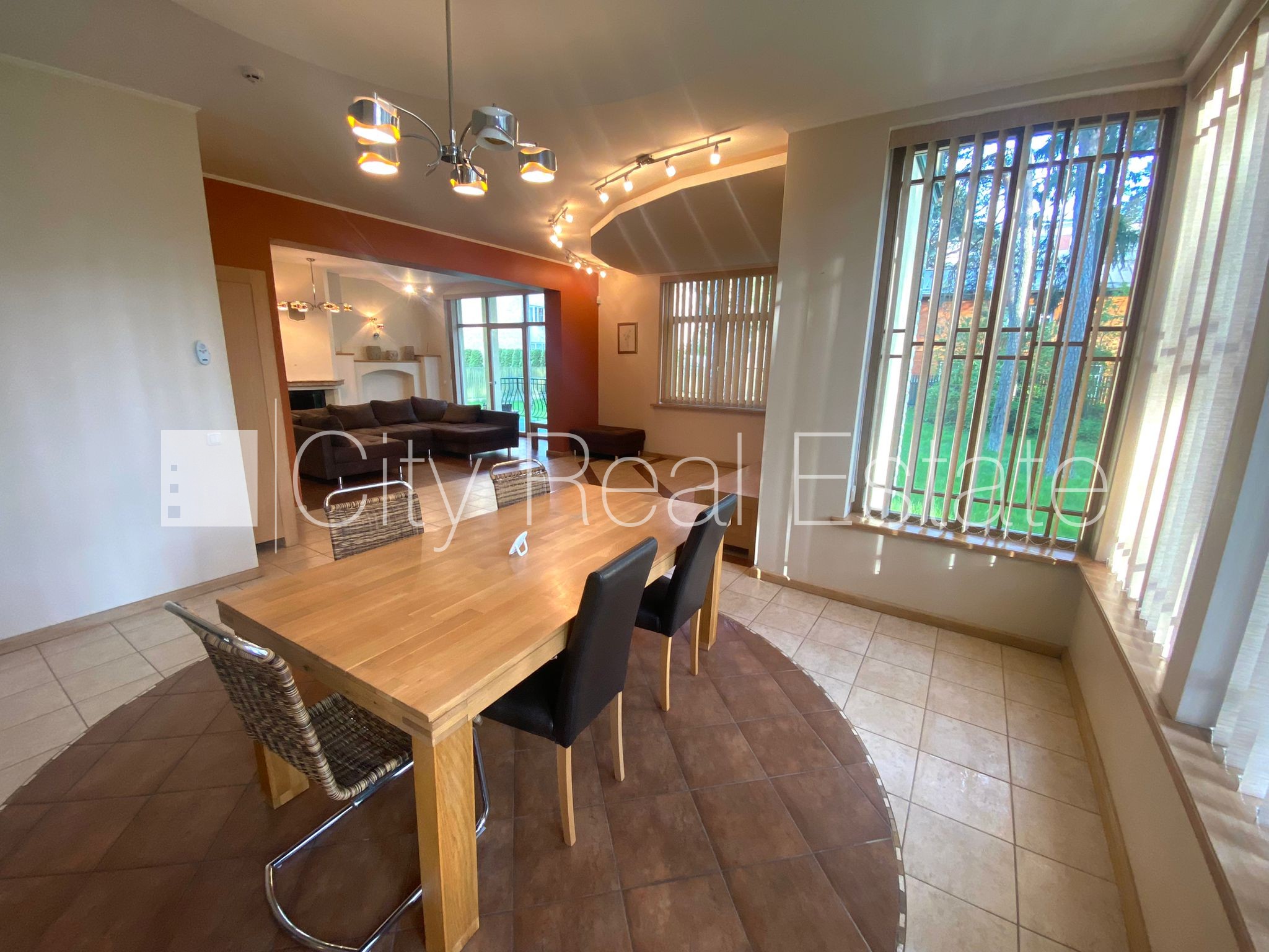 Объявление. Благоустроенная озеленённая территория, закрытая территория, гараж на одну машину, два балкона, Цена: 700000 EUR Foto #15