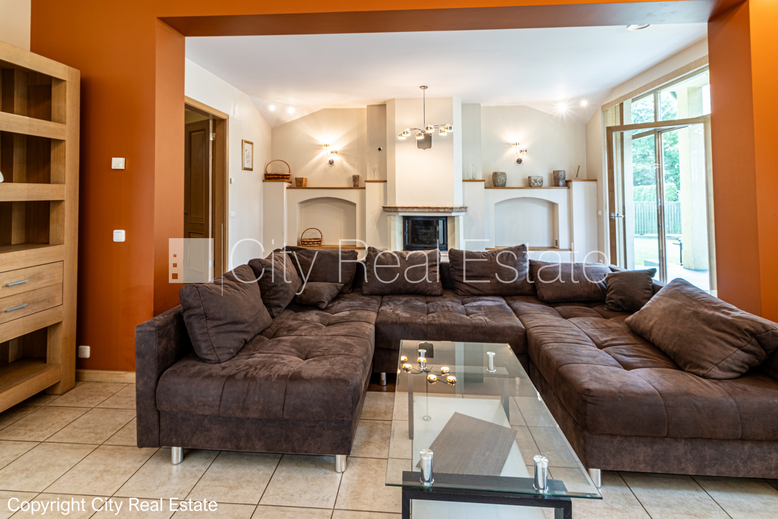 Объявление. Благоустроенная озеленённая территория, закрытая территория, гараж на одну машину, два балкона, Цена: 700000 EUR Foto #6