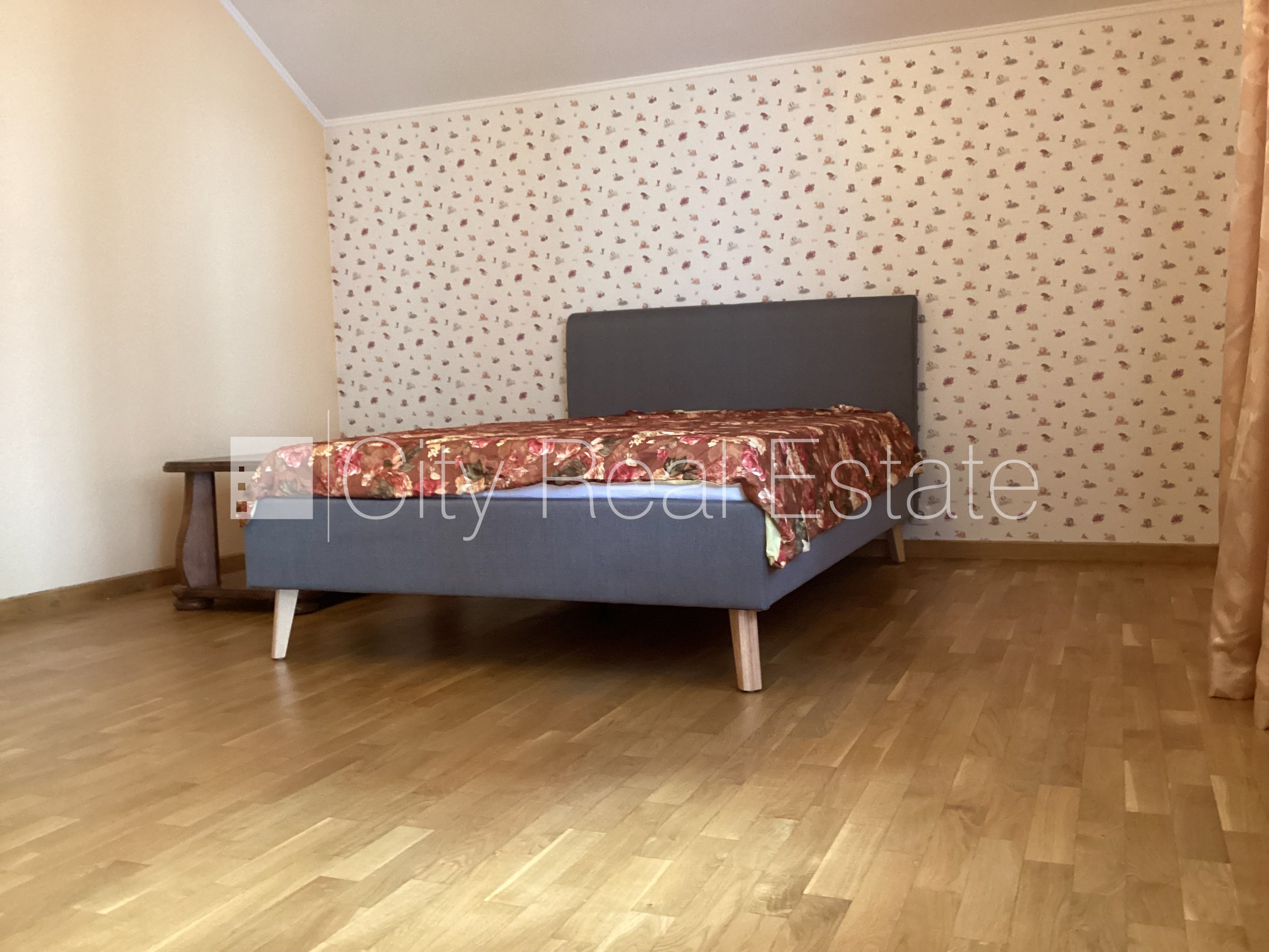 Объявление. Благоустроенная озеленённая территория, закрытая территория, гараж на одну машину, два балкона, Цена: 700000 EUR Foto #21