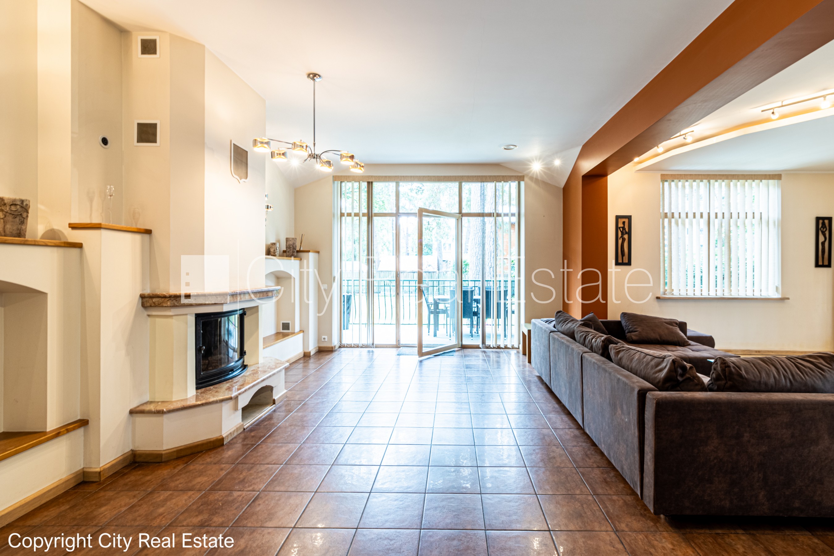 Объявление. Благоустроенная озеленённая территория, закрытая территория, гараж на одну машину, два балкона, Цена: 700000 EUR Foto #7