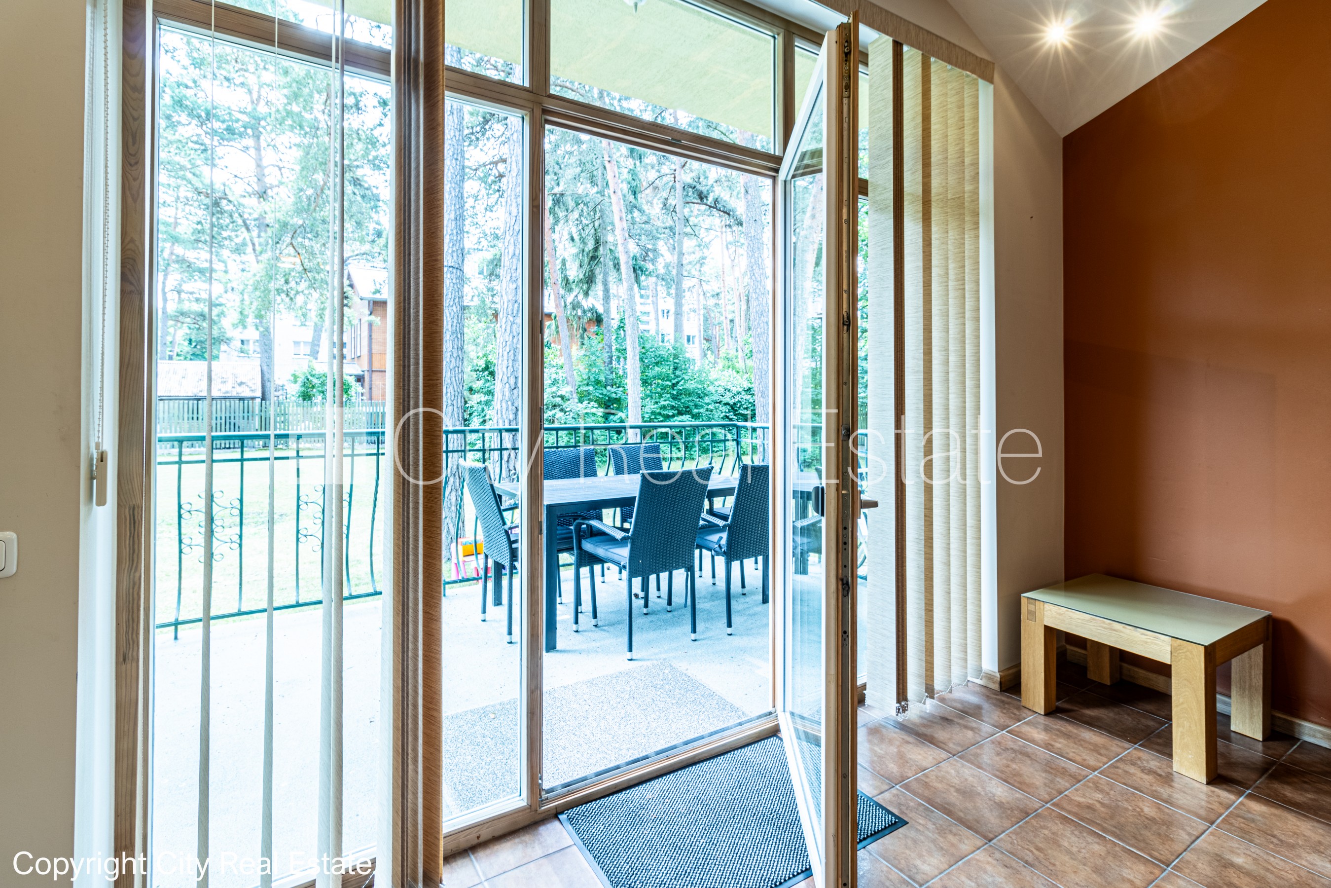 Объявление. Благоустроенная озеленённая территория, закрытая территория, гараж на одну машину, два балкона, Цена: 700000 EUR Foto #8