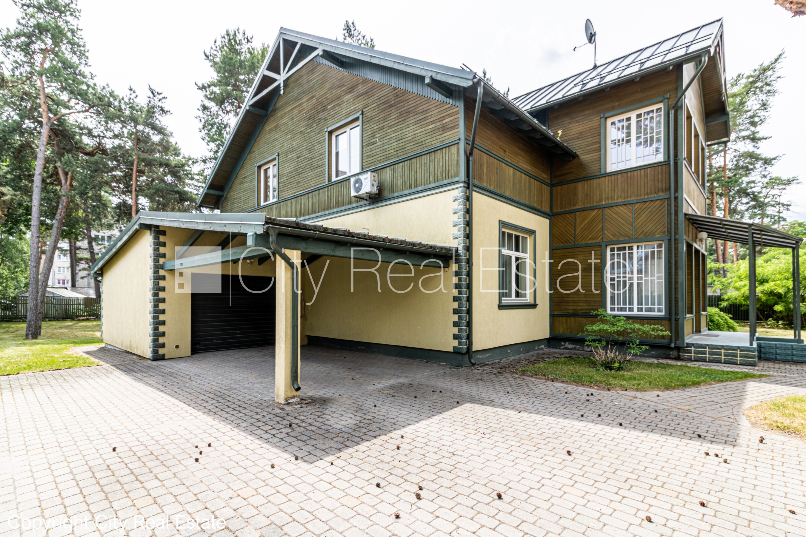 Объявление. Благоустроенная озеленённая территория, закрытая территория, гараж на одну машину, два балкона, Цена: 700000 EUR Foto #2