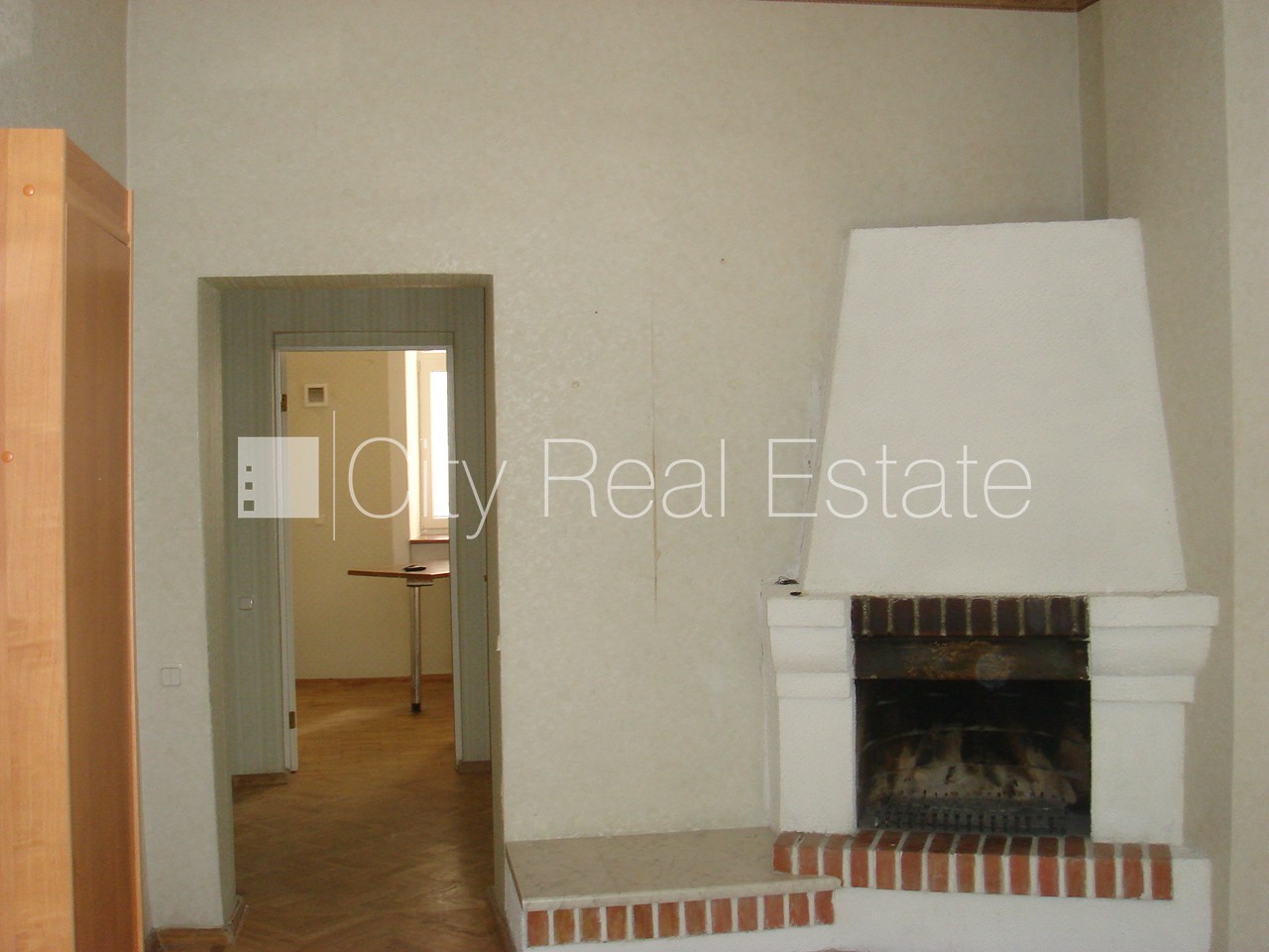 Sludinājumi. Fasādes māja, ieeja no pagalma, kāpņu telpa pēc kosmētiskā remonta, logi vērsti mājas abās pusēs, Cena: 152000 EUR Foto #8