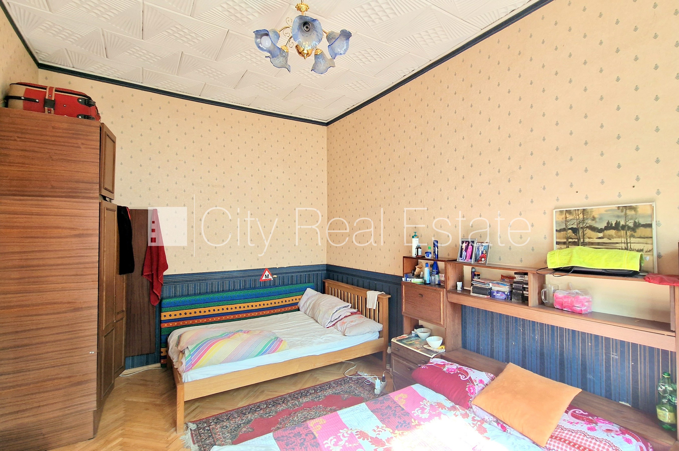 Sludinājumi. Fasādes māja, ieeja no pagalma, kāpņu telpa pēc kosmētiskā remonta, logi vērsti mājas abās pusēs, Cena: 152000 EUR Foto #5