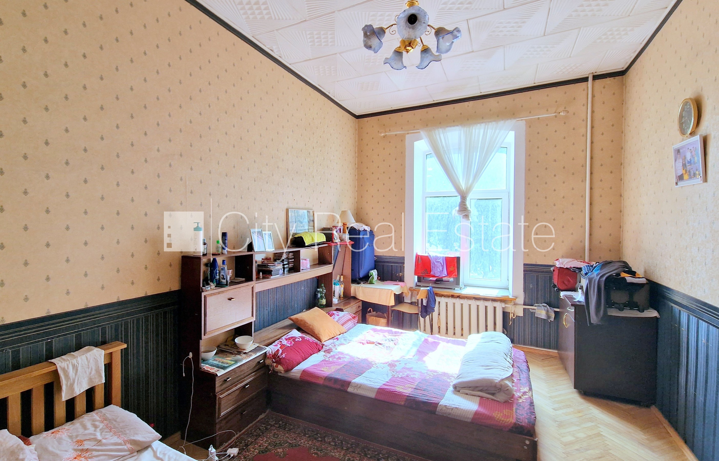 Sludinājumi. Fasādes māja, ieeja no pagalma, kāpņu telpa pēc kosmētiskā remonta, logi vērsti mājas abās pusēs, Cena: 152000 EUR Foto #3