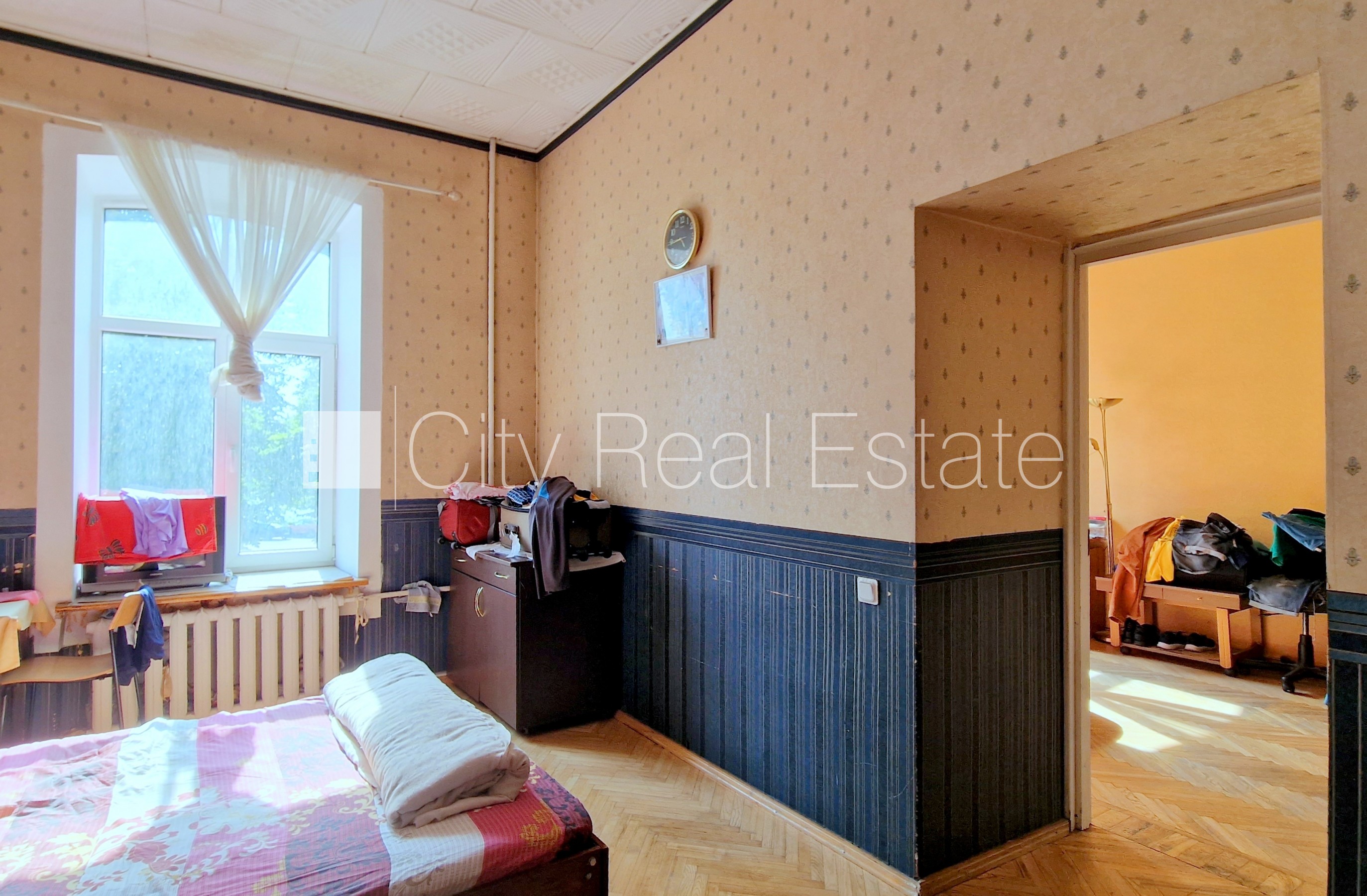 Sludinājumi. Fasādes māja, ieeja no pagalma, kāpņu telpa pēc kosmētiskā remonta, logi vērsti mājas abās pusēs, Cena: 152000 EUR Foto #6