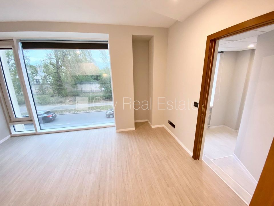 Sludinājumi. Fasādes māja, renovēta māja, slēgta teritorija, ieeja no ielas, ir lifts, kāpņu telpa pēc kapitālā Cena: 470 EUR/mēn Foto #11