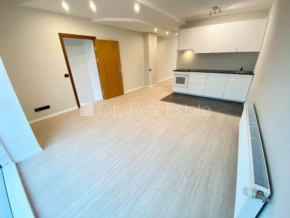 Sludinājumi. Fasādes māja, renovēta māja, slēgta teritorija, ieeja no ielas, ir lifts, kāpņu telpa pēc kapitālā Cena: 470 EUR/mēn Foto #6