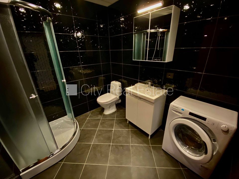 Sludinājumi. Fasādes māja, renovēta māja, slēgta teritorija, ieeja no ielas, ir lifts, kāpņu telpa pēc kapitālā Cena: 470 EUR/mēn Foto #14