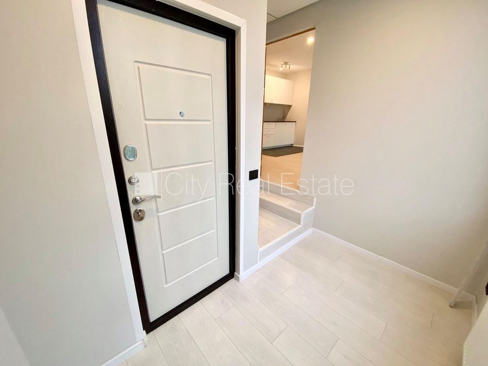 Sludinājumi. Fasādes māja, renovēta māja, slēgta teritorija, ieeja no ielas, ir lifts, kāpņu telpa pēc kapitālā Cena: 470 EUR/mēn Foto #15