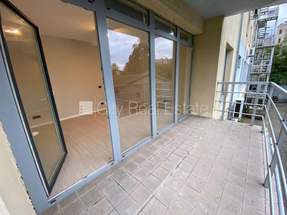 Sludinājumi. Fasādes māja, renovēta māja, slēgta teritorija, ieeja no ielas, ir lifts, kāpņu telpa pēc kapitālā Cena: 470 EUR/mēn Foto #9