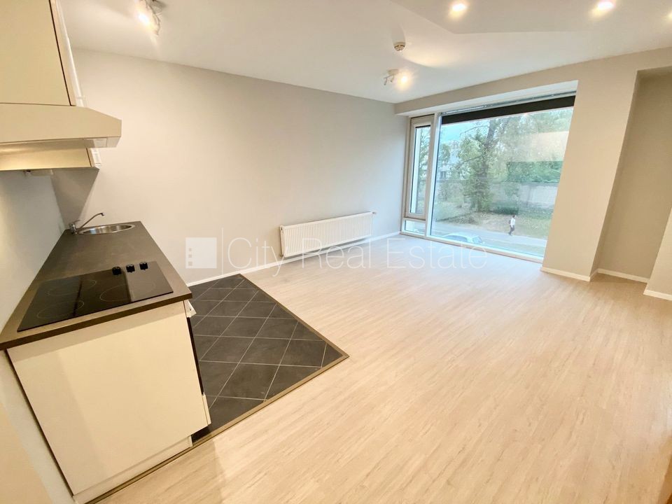 Sludinājumi. Fasādes māja, renovēta māja, slēgta teritorija, ieeja no ielas, ir lifts, kāpņu telpa pēc kapitālā Cena: 470 EUR/mēn Foto #2