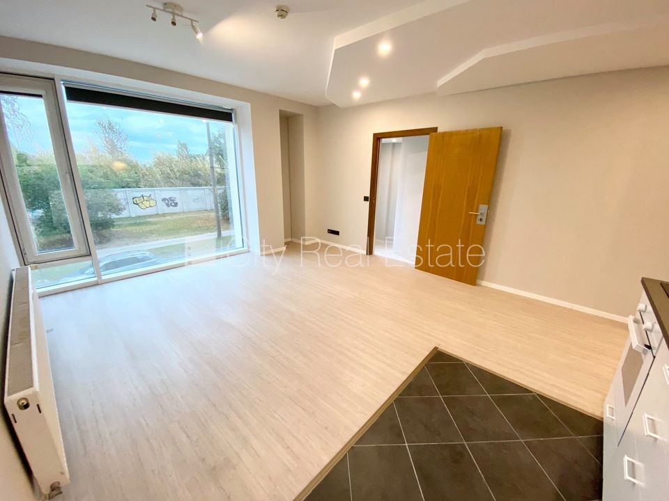 Sludinājumi. Fasādes māja, renovēta māja, slēgta teritorija, ieeja no ielas, ir lifts, kāpņu telpa pēc kapitālā Cena: 470 EUR/mēn Foto #10