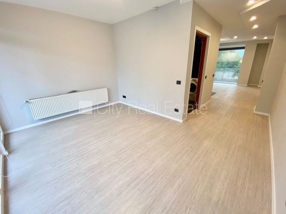 Sludinājumi. Fasādes māja, renovēta māja, slēgta teritorija, ieeja no ielas, ir lifts, kāpņu telpa pēc kapitālā Cena: 470 EUR/mēn Foto #3