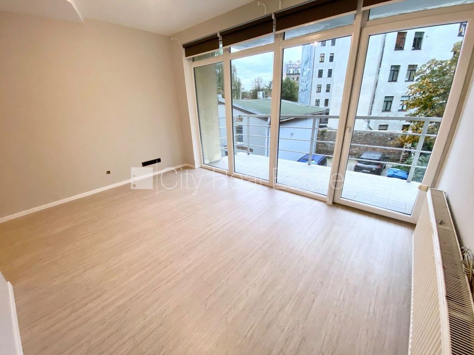 Sludinājumi. Fasādes māja, renovēta māja, slēgta teritorija, ieeja no ielas, ir lifts, kāpņu telpa pēc kapitālā Cena: 470 EUR/mēn Foto #12