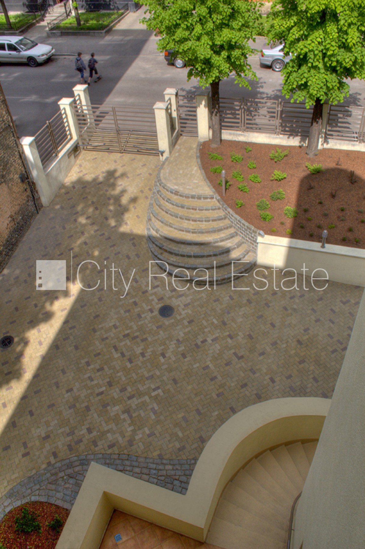 Sludinājumi. Renovēta māja, dzīvokļu skaits ēkā  5 gab., dzīvokļus nepārdod atsevišķi, bet visu īpašumu kopā, Cena: 920000 EUR Foto #3