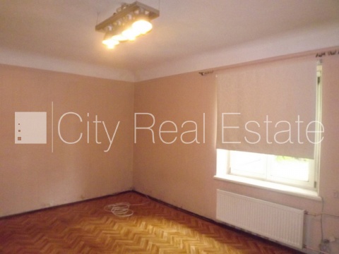 Sludinājumi. Fasādes māja, labiekārtots apzaļumots pagalms, slēgts pagalms, iežogota teritorija ar koka sētu, Cena: 170000 EUR Foto #3