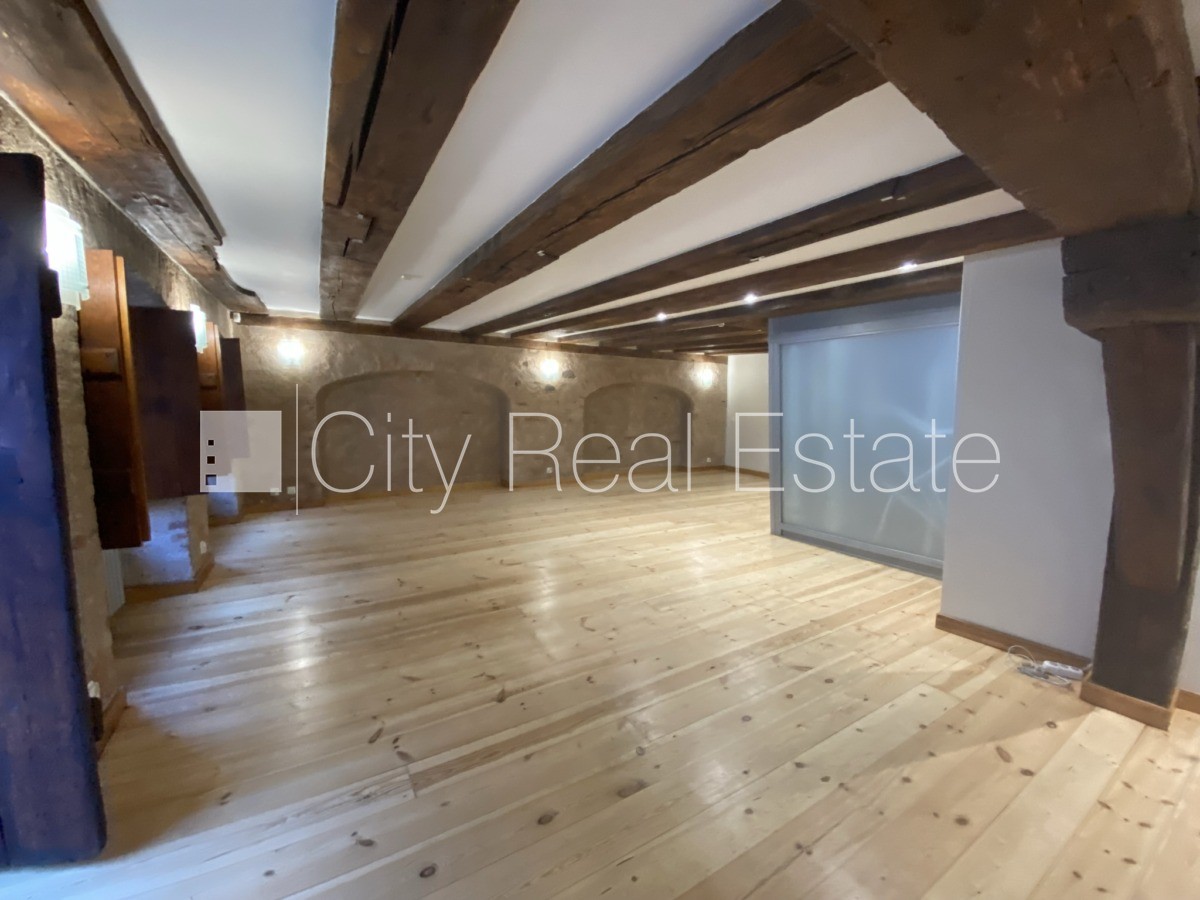 Sludinājumi. Fasādes māja, renovēta māja, ieeja no ielas, ir lifts, kāpņu telpa pēc kapitālā remonta, logi Cena: 1627 EUR/mēn Foto #6