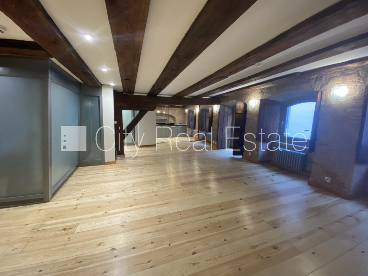 Sludinājumi. Fasādes māja, renovēta māja, ieeja no ielas, ir lifts, kāpņu telpa pēc kapitālā remonta, logi Cena: 1627 EUR/mēn Foto #4